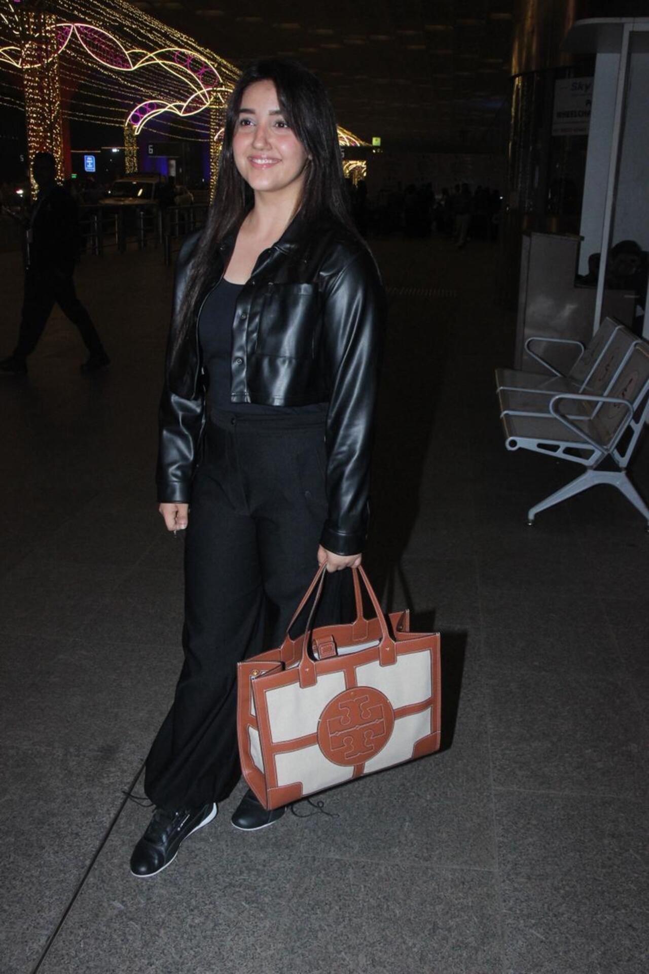 Ashnoor Kaur kept it chic and effortless in an all-black ensemble as she jetted off to Dubai for the Bigg Boss 19 reunion. The actor’s sleek travel look perfectly blended comfort with style.
